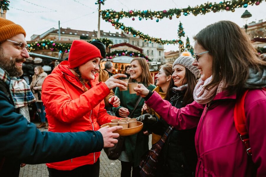 Prague: 2-3h Magical Christmas Markets Tour with Inclusions - What the guide adds that you cannot get alone
