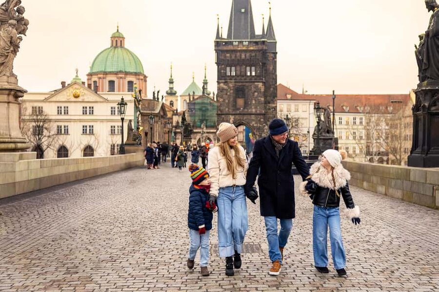 Prague: Christmas/Easter Markets Tour with Photoshoot - What the 150 minutes actually gives you
