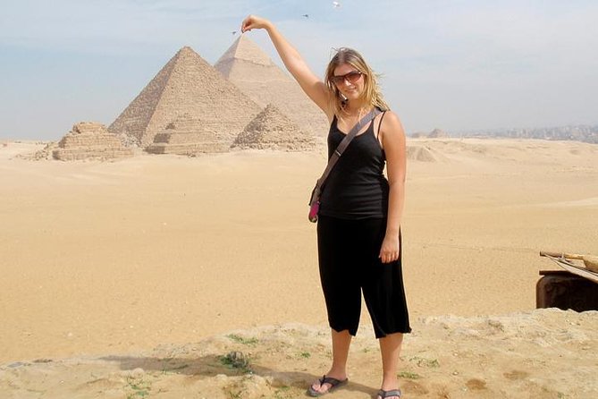 Private 8 Hours Giza Pyramids, Egyptian Museum, and Bazaar from Cairo Airport - Giza begins with the pyramids