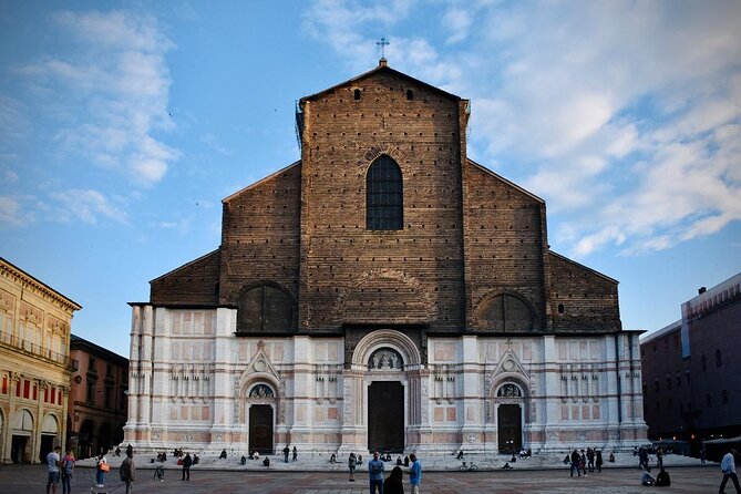 Private Bologna Food & Market Tour with 6 Tastings & Wine - Meeting at Palazzo della Mercanzia and the old commercial center