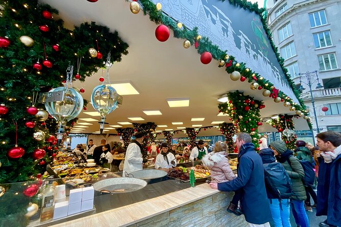 Private Budapest Christmas Market Tour with Chimney Cake & Mulled Wine - Hungarian Christmas traditions and local food
