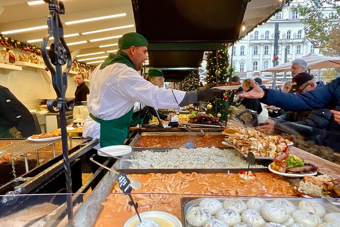 Private Budapest Christmas Market Tour with Chimney Cake & Mulled Wine - Practical details that affect your day