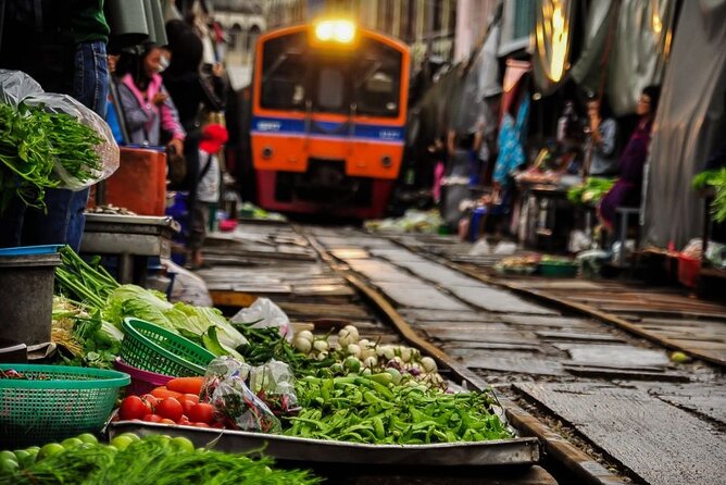 Private Damnoen Saduak and Maeklong Railway Market Tour(min 2pax) - Who should book this market day?