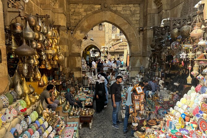 Private Day Tour of Pyramids, Egyptian Museum and Khalili Bazaar - Lunch, water, and the small comforts