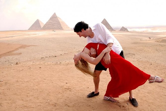 Private Day Tour to Giza pyramids Egyptian Museum Alabaster Mosque and Khan Market from Cairo - At the Great Pyramid of Giza