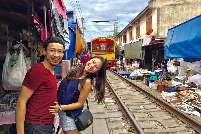 Private Excursion to Maeklong Railway and Floating Markets - Who should choose the 7 a.m. or 9 a.m. departure?