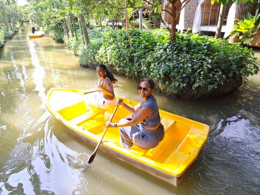 Private Floating & Train Market + DRAGON Temple + Thai Cafe - Timing, comfort, and practical limits
