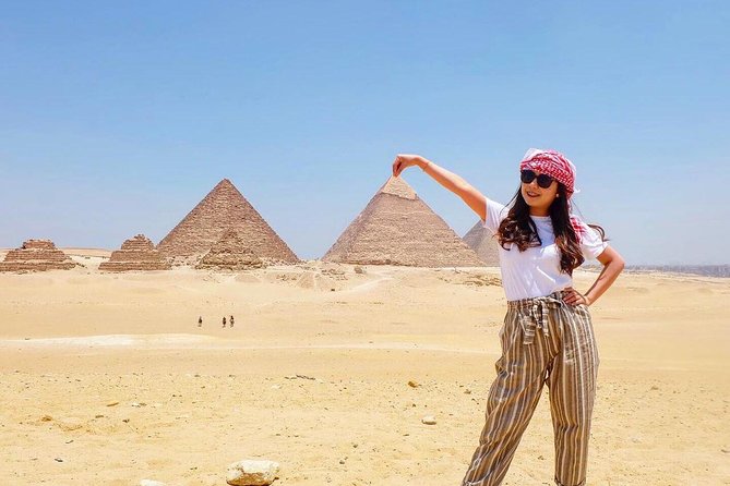 Private Full-Day Tour Visiting Giza Pyramids, Egyptian Museum and Old Market - Menkaure and Khafre: two very different pyramids