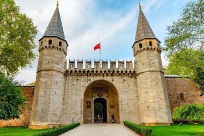 Private Guided Tour Hagia Sophia, Cistern, Topkapi and Bazaar