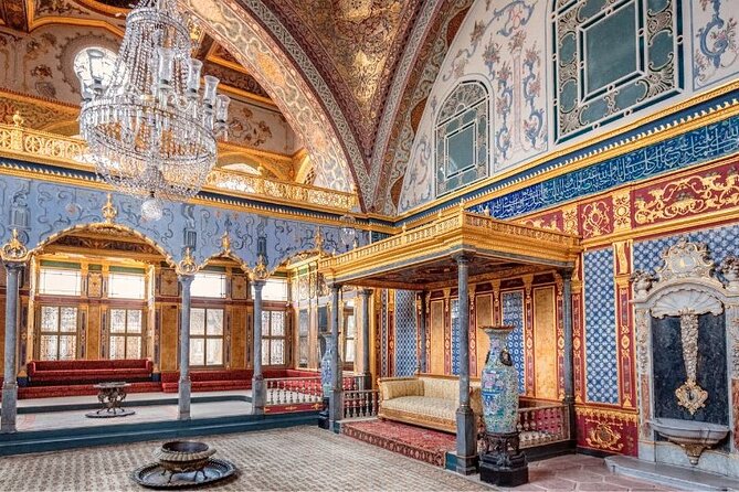Private Guided Tour Hagia Sophia, Cistern, Topkapi and Bazaar - Meeting point, walking, and what to carry