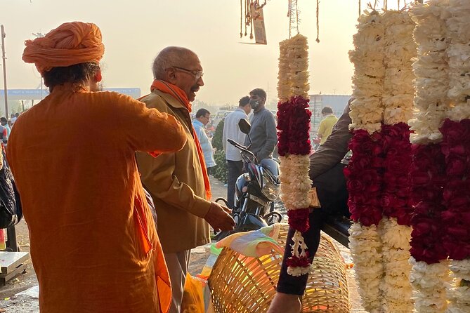 Private Half-Day Delhi Flower Market Tour - Walking through the flower market