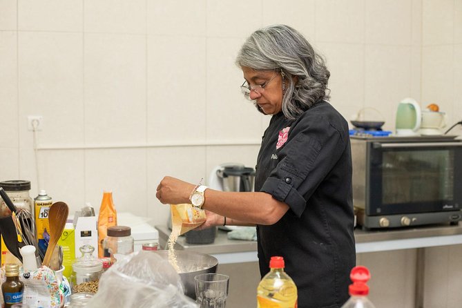 Private Lisbon Market Tour & Portuguese Cooking Class with Paula - The home setting and its tradeoffs