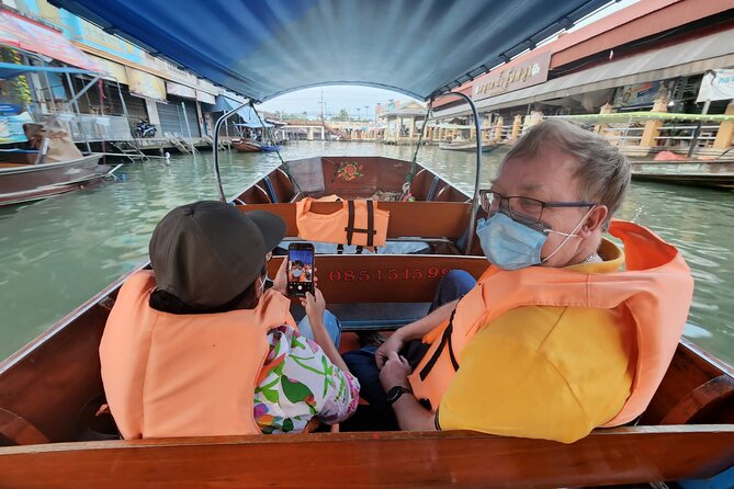 Private Maeklong Railway Market and Amphawa Day Tour from Bangkok - Wat Bang Kung and its old temple setting