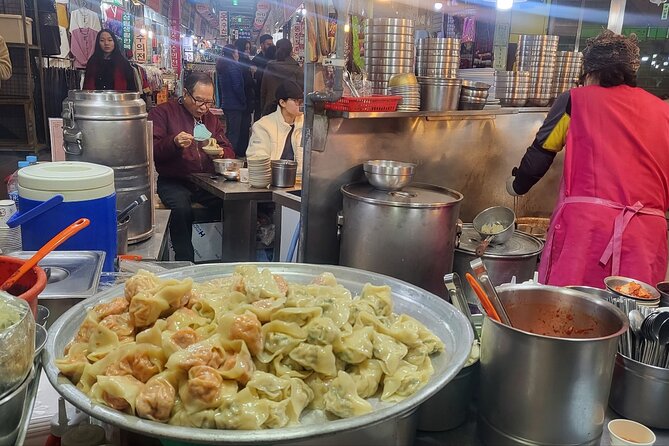Private Seoul City Tour Palace, village, temple, market - Hanbok and the lanes of Bukchon