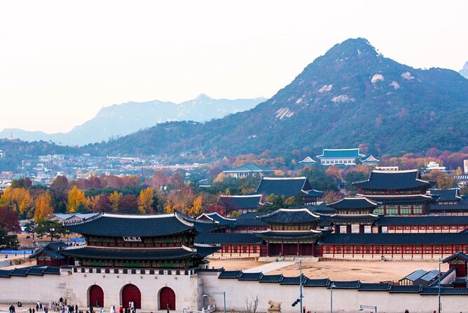 Private Seoul City Tour Palace, village, temple, market - Ikseon-dong, where old houses meet cafés