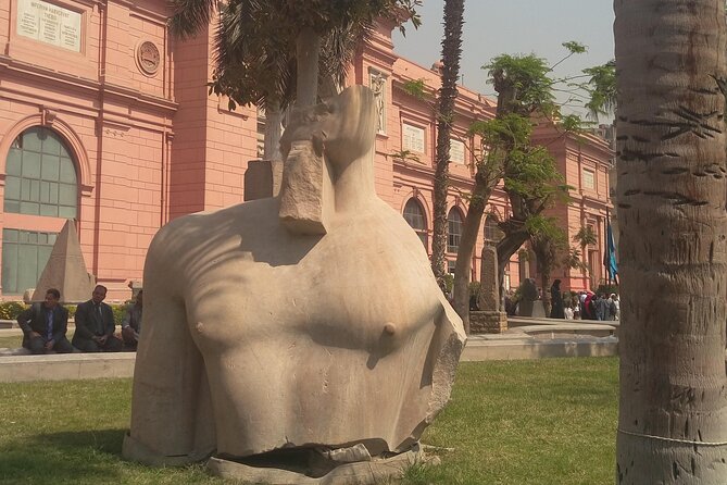 Private sightseeing Tour: Giza Pyramids, Egyptian Museum and Khan Khalili Bazaar - One hour at Khan al-Khalili Bazaar