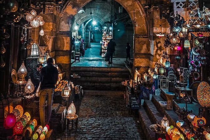 Private sightseeing Tour: Giza Pyramids, Egyptian Museum and Khan Khalili Bazaar - What the private vehicle adds