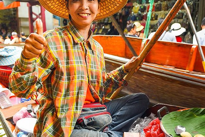 Private Tour: Floating Markets of Damnoen Saduak Cruise Day Trip from Bangkok - Two hours around the floating market