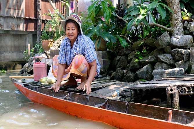 Private Tour from Bangkok: Railway and Floating Markets Tour - What a private tour changes