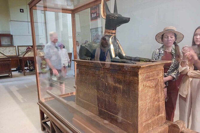 Private Tour: Giza Pyramids, Museum, Bazaar & Lunch Included - Khan El-Khalili and the old Cairo atmosphere