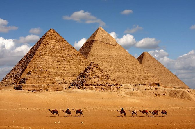 Private Tour: Giza Pyramids, Sphinx, Egyptian Museum, Khan el-Khalili Bazaar - Giza Plateau: the pyramids up close