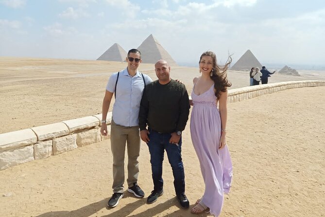 Private Tour Giza pyramids ,Sphinx. Lunch and local bazaars - Panoramic views and photographs