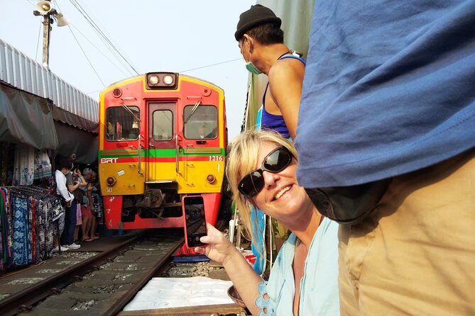 Private tour to Floating & Railway markets (multi-lang: EN ZH ES IT FR DE) - Who will get the most from this outing