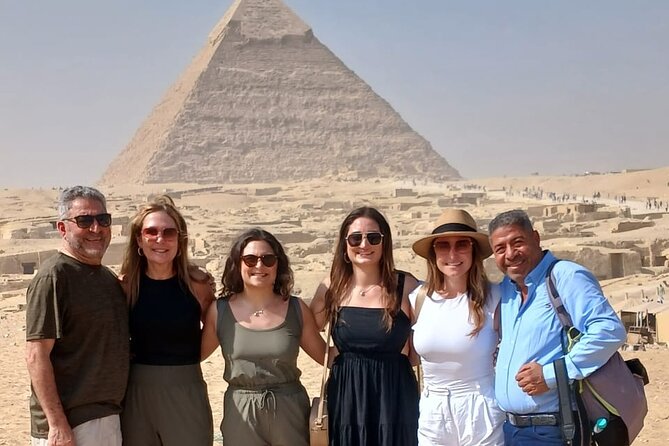 Private Tour to The Pyramids Egyptian Museum & Bazaar from Cairo - Giza and the three royal pyramids