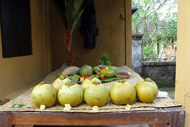 PRIVATE Ubud Market Tour & Balinese Cooking Class with Putu - Lunch With Three Generations