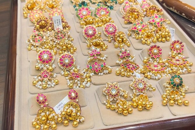 Private Walking Tour into the Oldest Local Market in Bengaluru - Raja Market and the small business of adornment