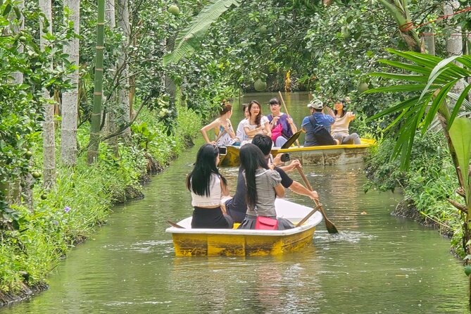 Railway Market, Floating Market and After the Rain Cafe - A motorboat view of Damnoen Saduak