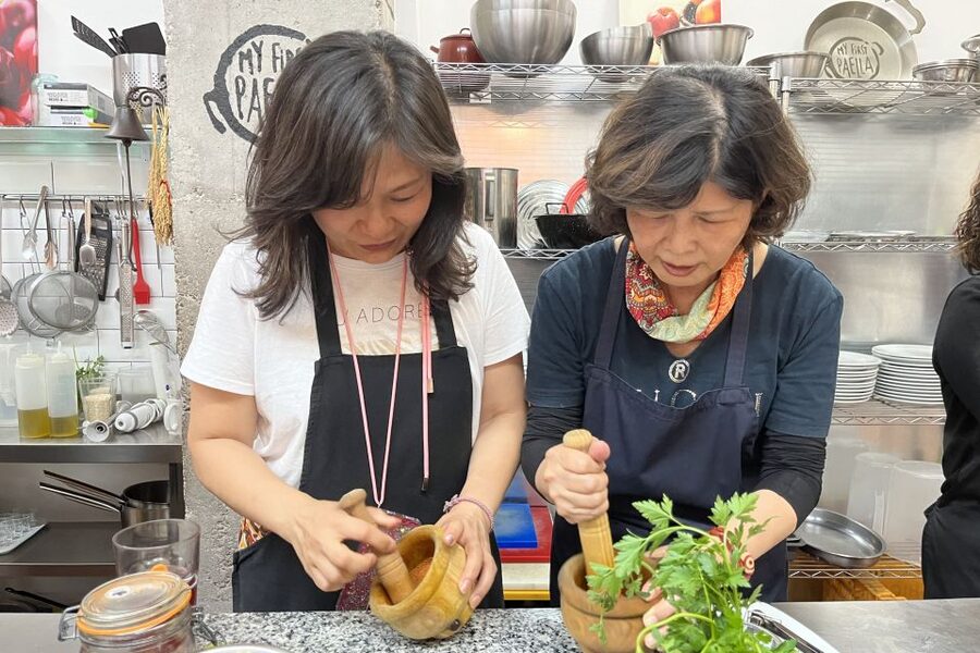 Real Paella Cooking Class – Market Visit & Sangría Workshop - Choosing between meat and seafood paella