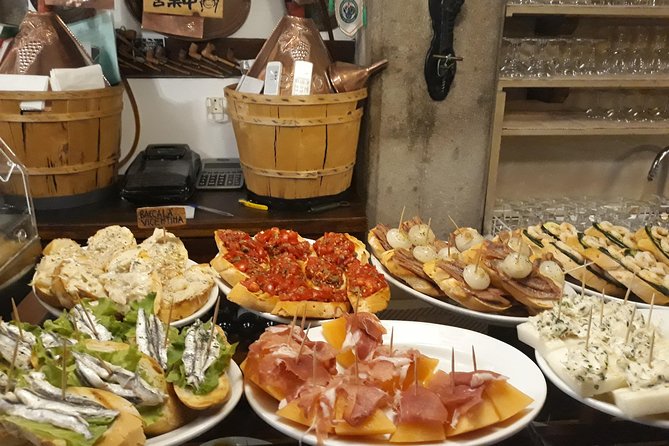 Rialto Market Food and Wine Lunchtime Tour of Venice - Guides who add more than menu translations