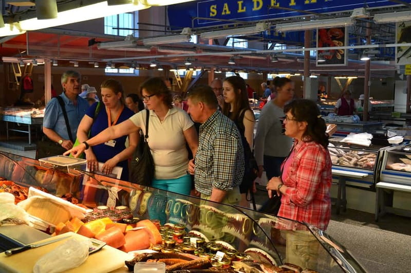 Riga: Central Market Latvian Food Tour - Meeting the guide and reaching the five market halls