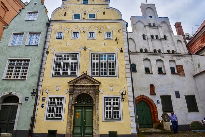 Riga Old Town, C Market & Art Nouveau Guided Walking Tour - Key points at a glance