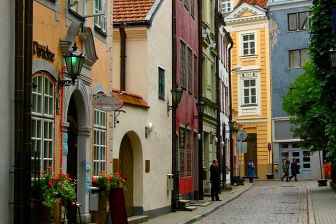 Riga Old Town, C Market & Art Nouveau Guided Walking Tour - Starting at Riga Central Market’s Zeppelin hangars