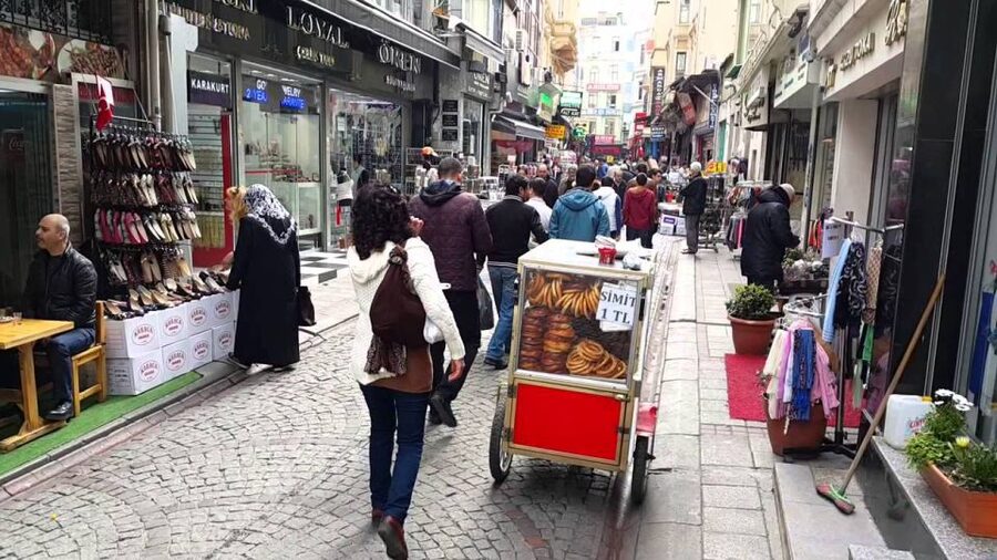 Roman Aqueduct, Sehzade Mosques &Women's Market - The market and foods from eastern Turkey