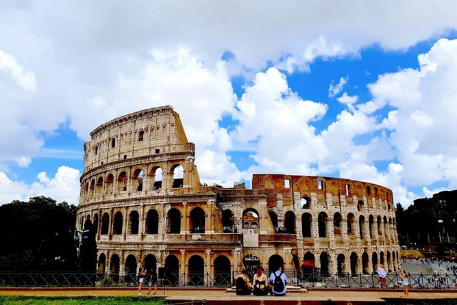 Rome: Colosseum, Roman Forum & Trajan's Market Exterior Tour - Making sense of the Roman Forum