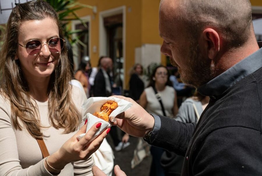 Rome: Guided Testaccio Market Food Tour with Tastings - Meeting the people behind the food
