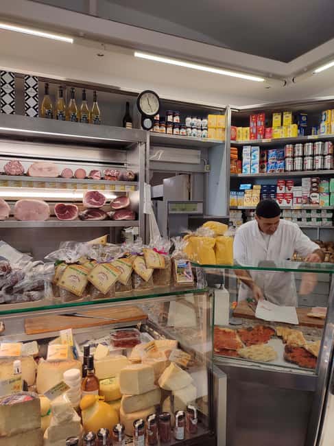 Rome: Testaccio Market Food Tour with Street Food & Wine - Why Testaccio is the right neighborhood for a food tour