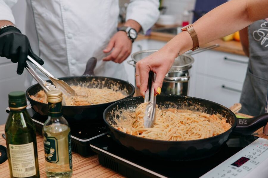 Rome: The Vatican Market Experience Tasting and Class - Six market stops, from pizza to truffle flavors