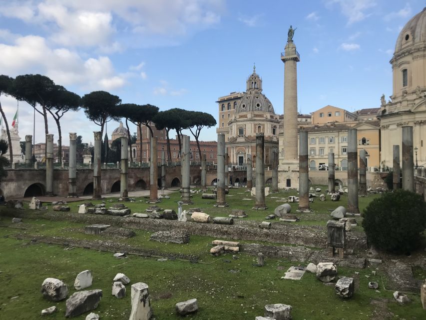Rome: Trajan Markets Experience with Multimedia Video - Walking through Trajan Markets and its curved brick buildings
