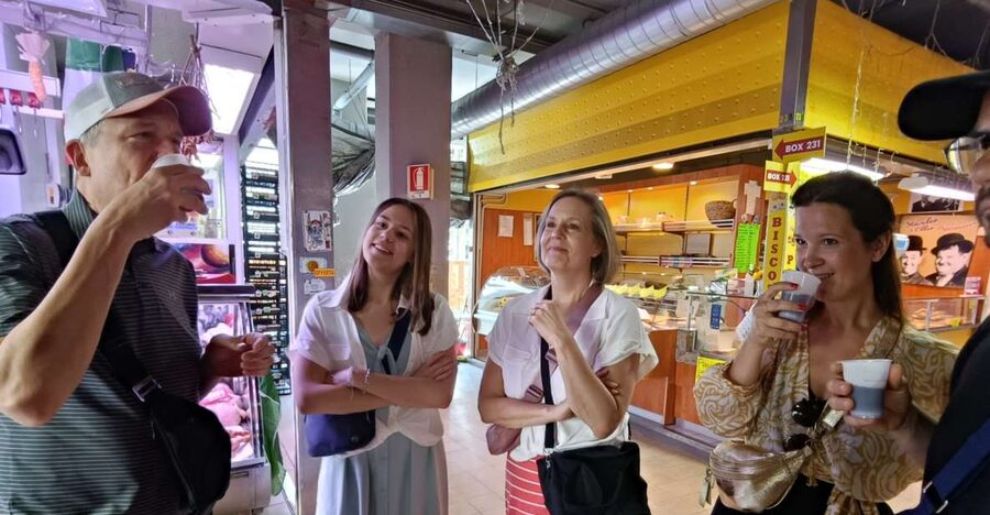 Rome: Vatican Street Food and Wine Tour with Farmers Market - Who should book this tour?