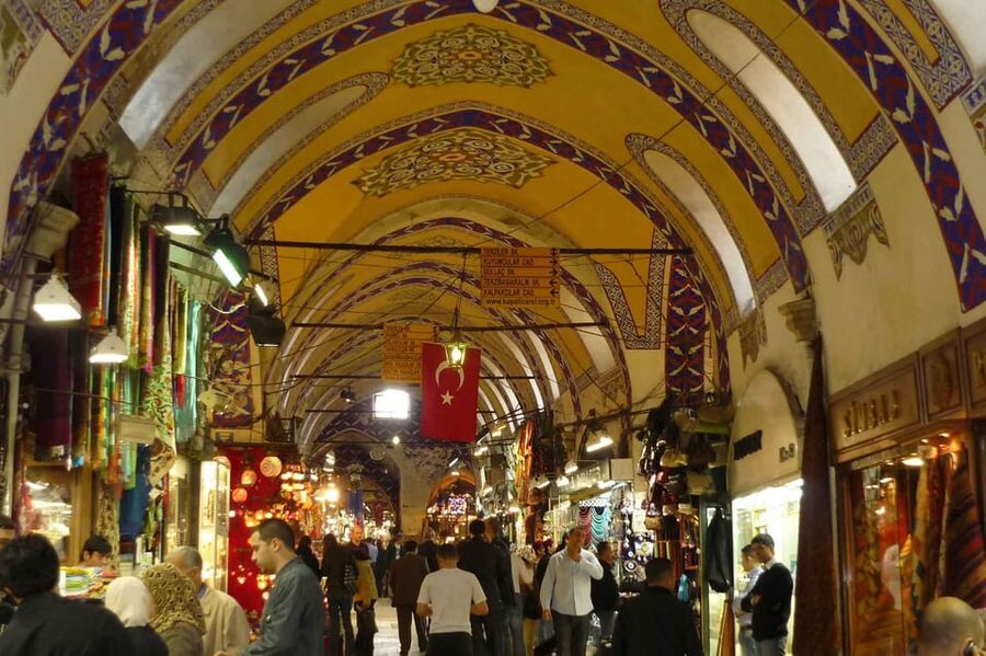 Rug Shopping Private Tour with expert Grand Bazaar - A guide with long experience in the trade