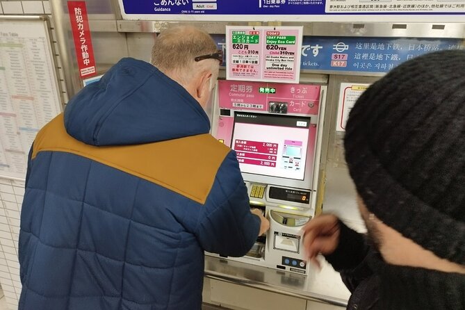 [Same Day OK] Osaka 4 hour, Castle, Market, Walking tour - Kuromon Market is the food stop