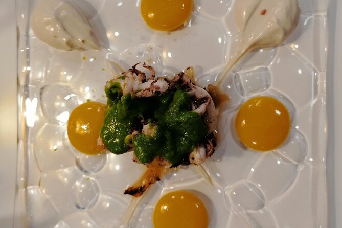San Sebastian Pintxo Food, Wine & Market Foodie Tour(Small Group) - Calle Mayor, local produce, and a former elegant street