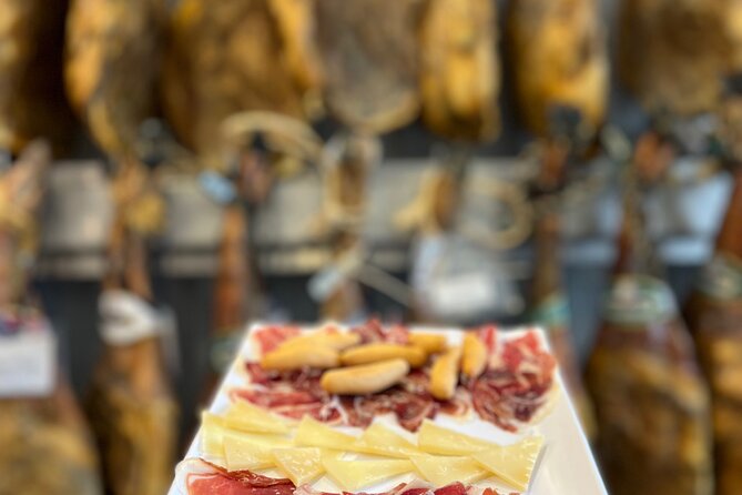 San Sebastian Pintxo Food, Wine & Market Foodie Tour(Small Group) - What you drink, and how much food to expect