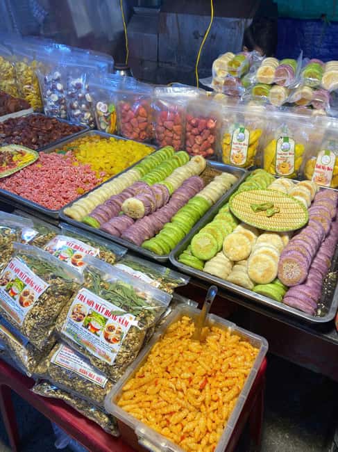 Sapa Night Market Experience – BBQ, Hotpot & Black Chicken - A cold Sapa evening begins around the grill