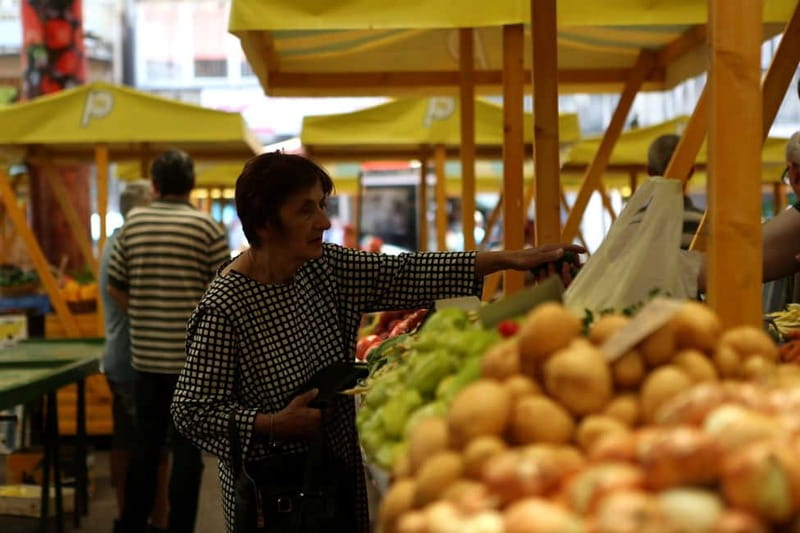 Sarajevo: Sarajevo City Market, Old Town Food Tasting Tour - Starting with Sarajevo’s shopping streets