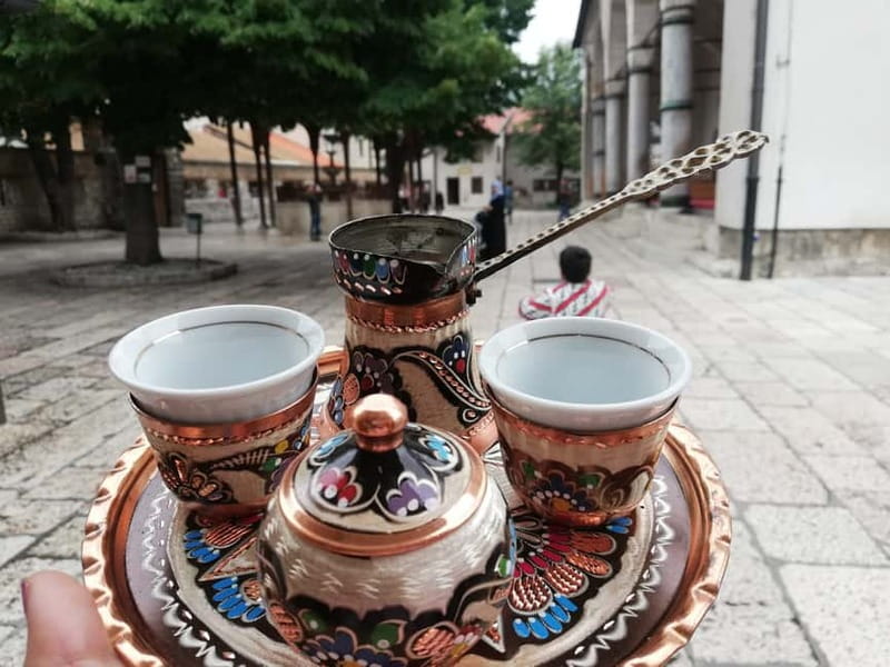 Sarajevo: Sarajevo City Market, Old Town Food Tasting Tour - Ućkur pita and the short life of fresh somun